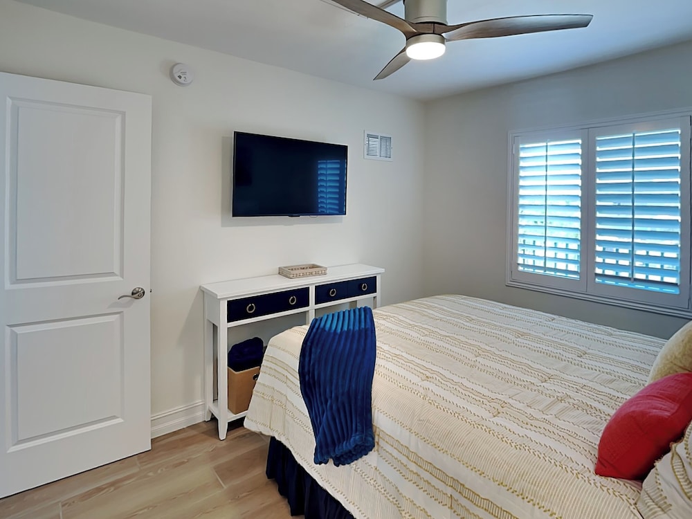 Seaside 4 by Distinctive Beach Rentals