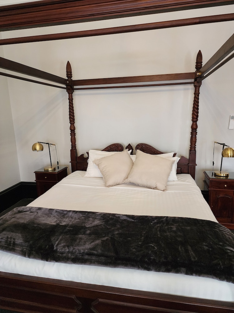The Macquarie Hotel
