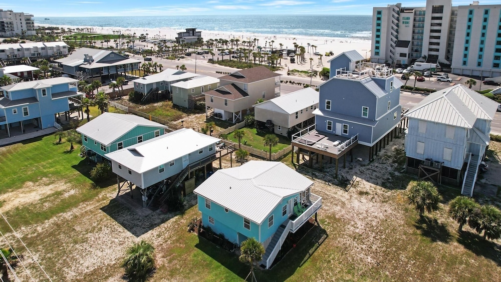 West Beach  3 Bedroom Cottage by RedAwning