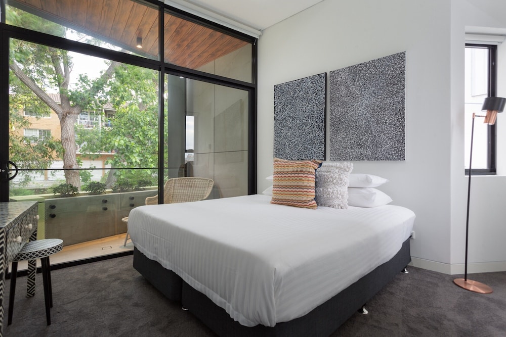 Stylish 2-bed Apartment With BBQ Patio Near Beach