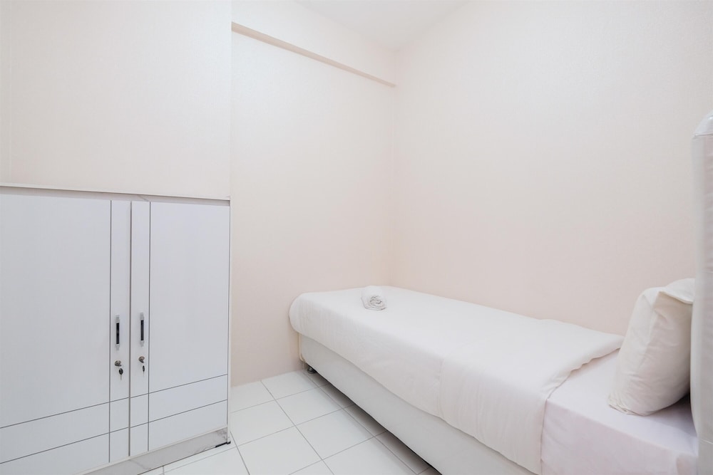 Comfort 2BR at 15th Floor Podomoro Golf View Apartment