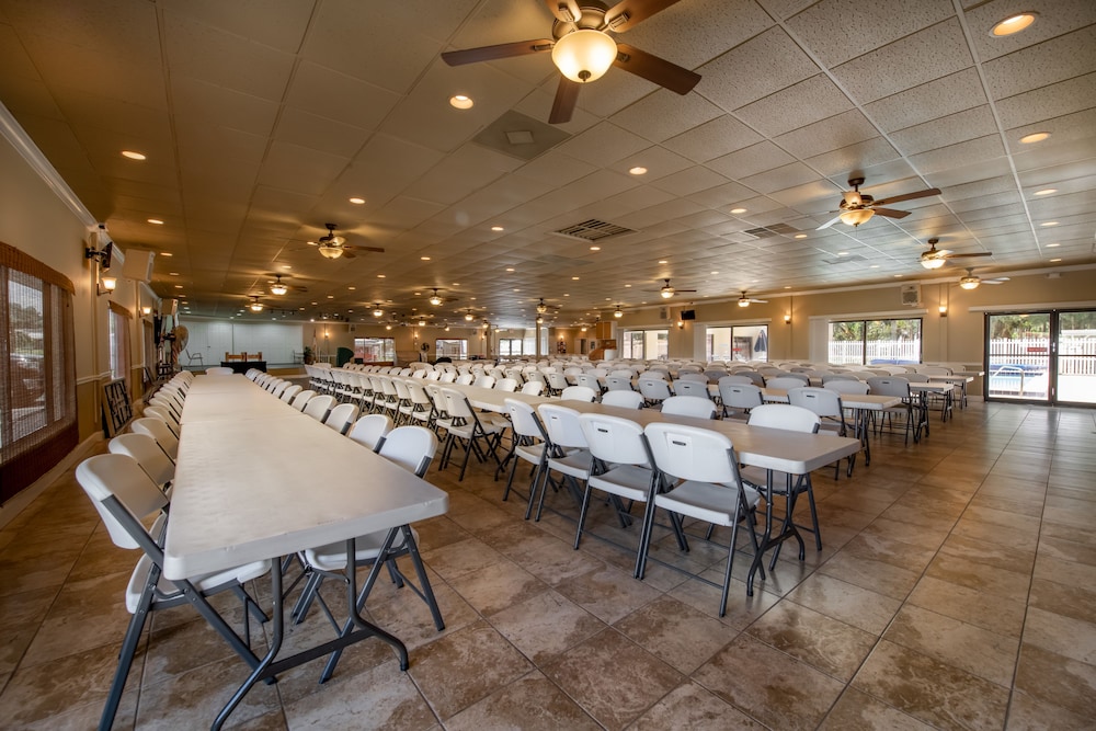 Sebring Vacations - Buttonwood Bay RV Resort - Property Image 8