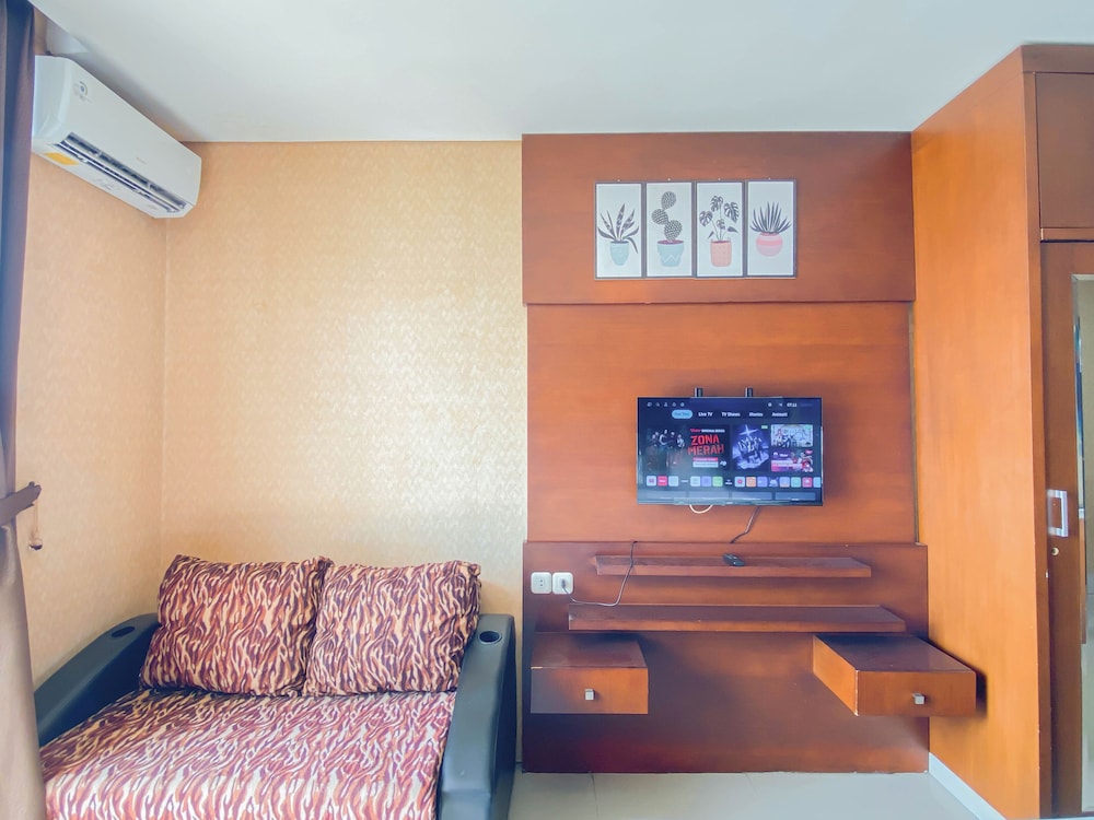 Warm Wood Accents Studio At Mangga Dua Apartment