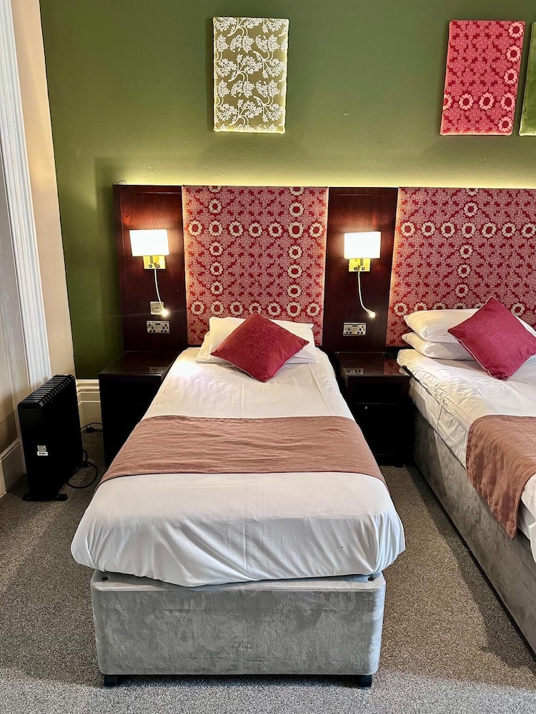 Acacia Hotel