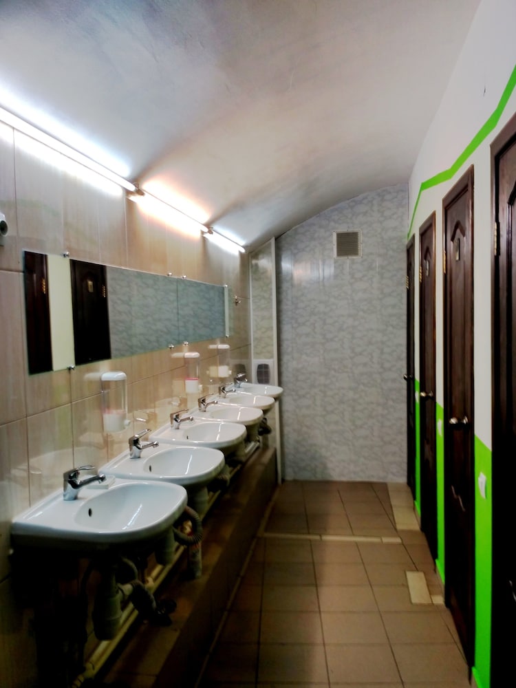 JUNGLE - Hostel