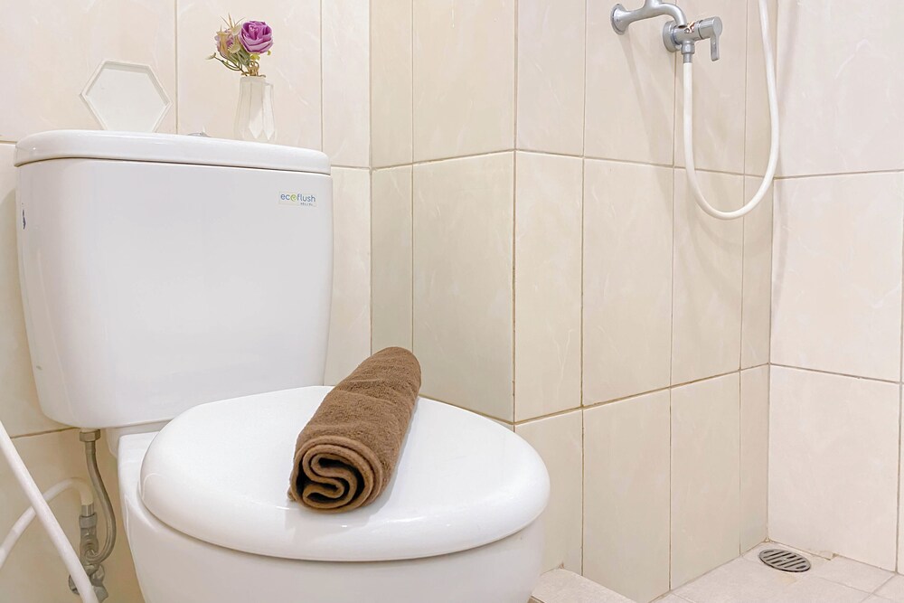 Good Location And Cozy Studio Springlake Summarecon Bekasi Apartment
