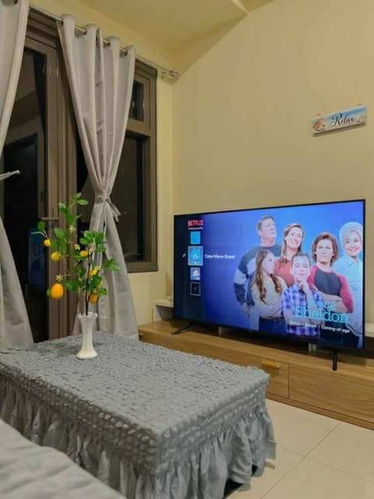 Cozy Pasay Condo with Pool Access