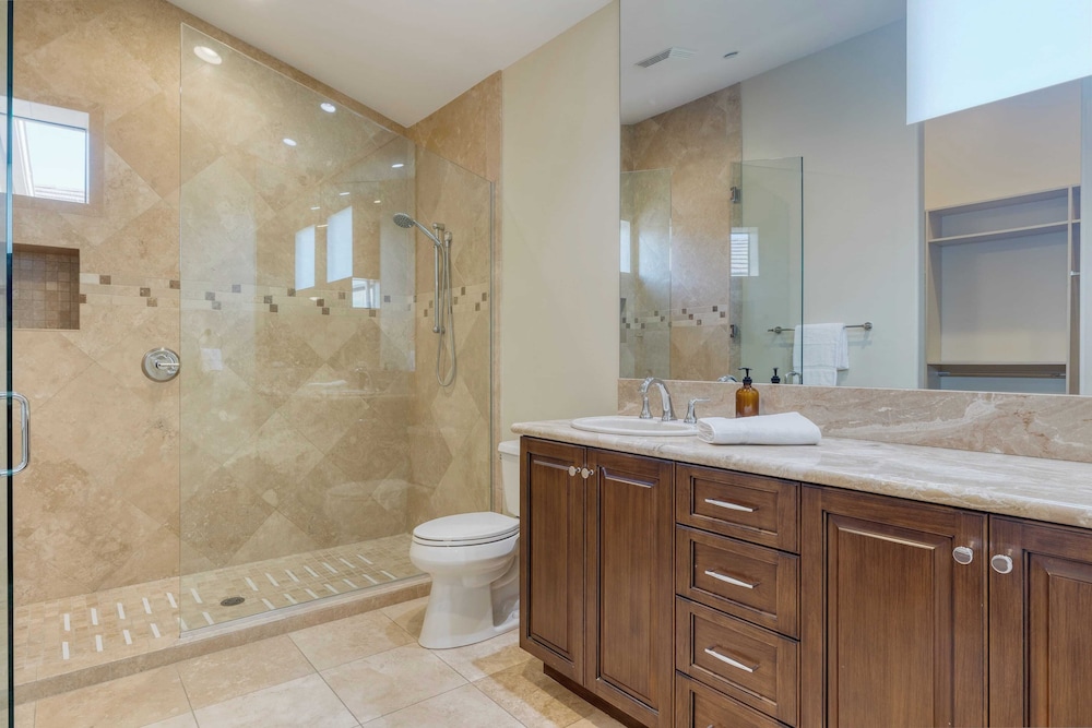 Luxe Scottsdale Oasis With Pool, Hot Tub, Firepit and Outdoor Lounge Avantstay
