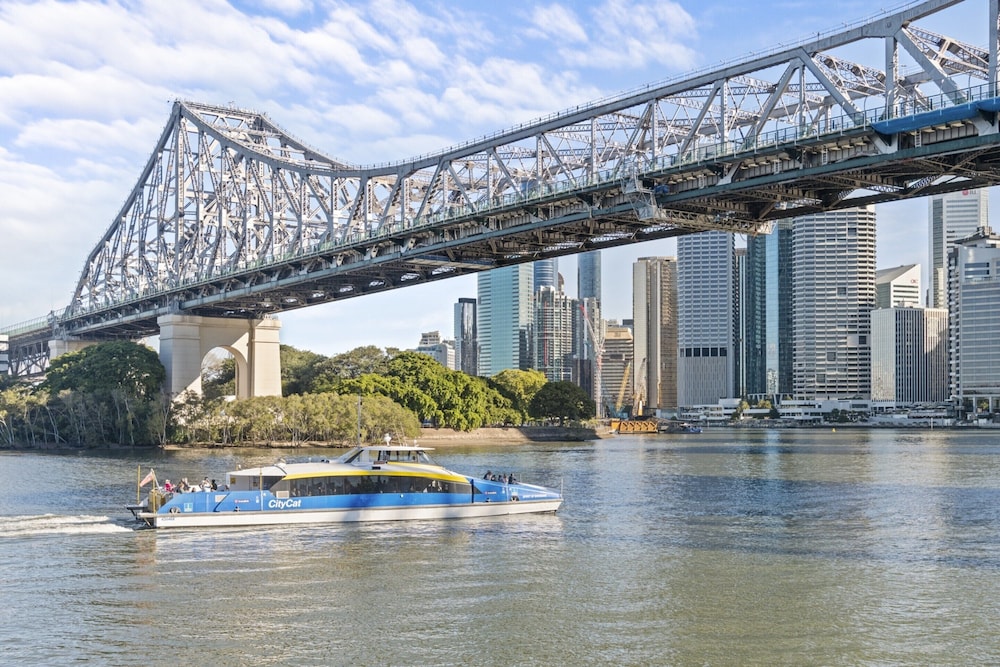 Stylish Brisbane City Stay With Bbq, Pool & Gym
