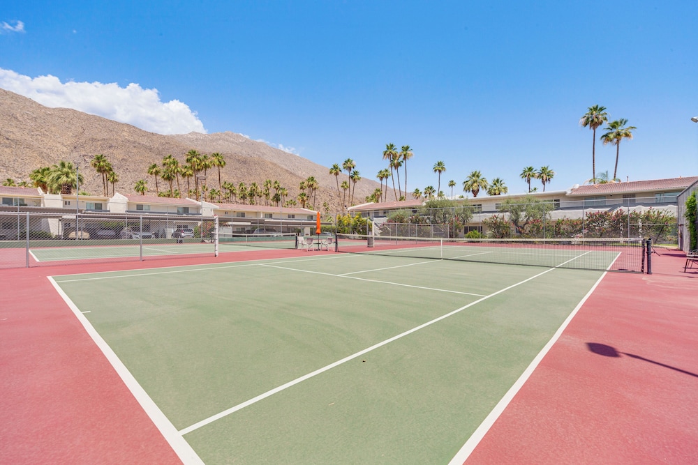 2 Mi to Downtown: Gated Condo in Palm Springs