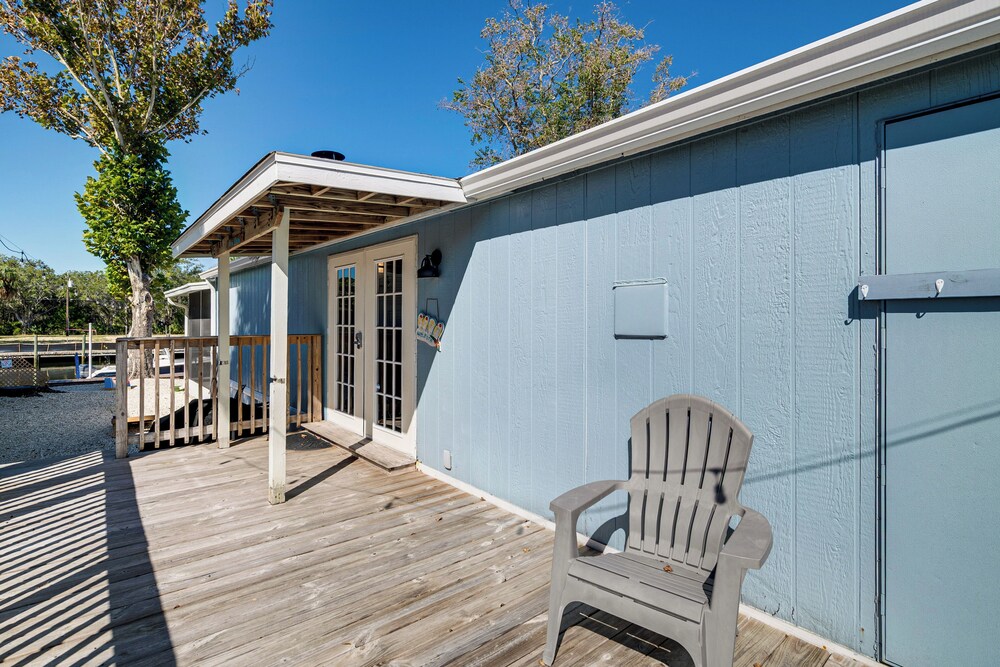5 Mi to Manatees! Waterfront Crystal River Home