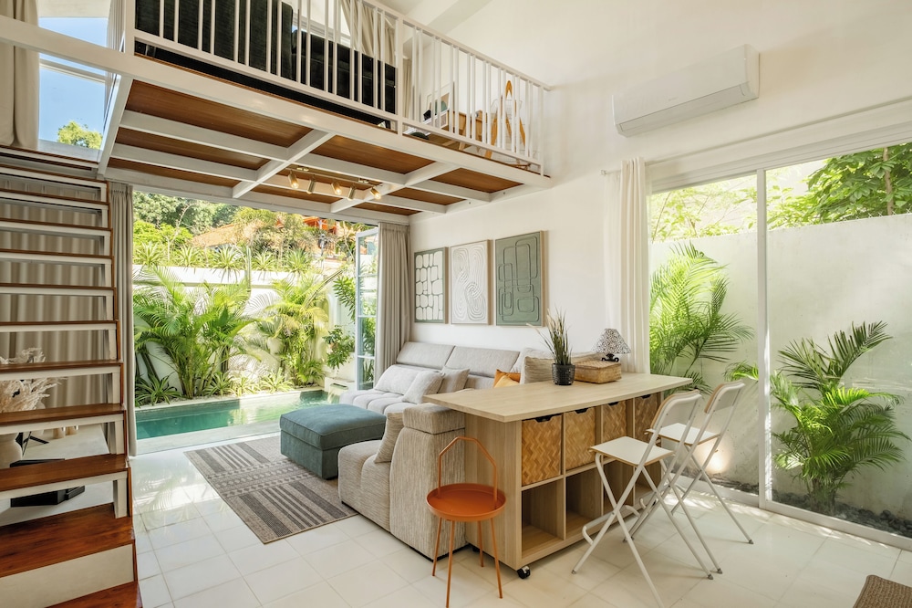 Tropical 1BR Private Pool Villa, 8 mins to beach In Uluwatu