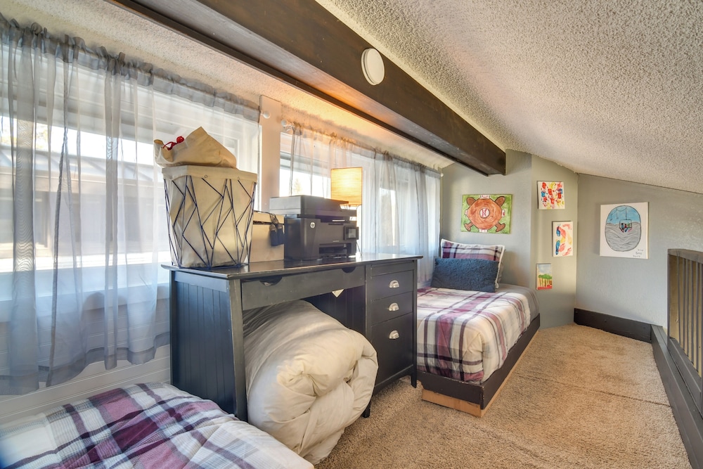 1/2 Mi to Peak 8 Superchairs Snow! New Breck Condo