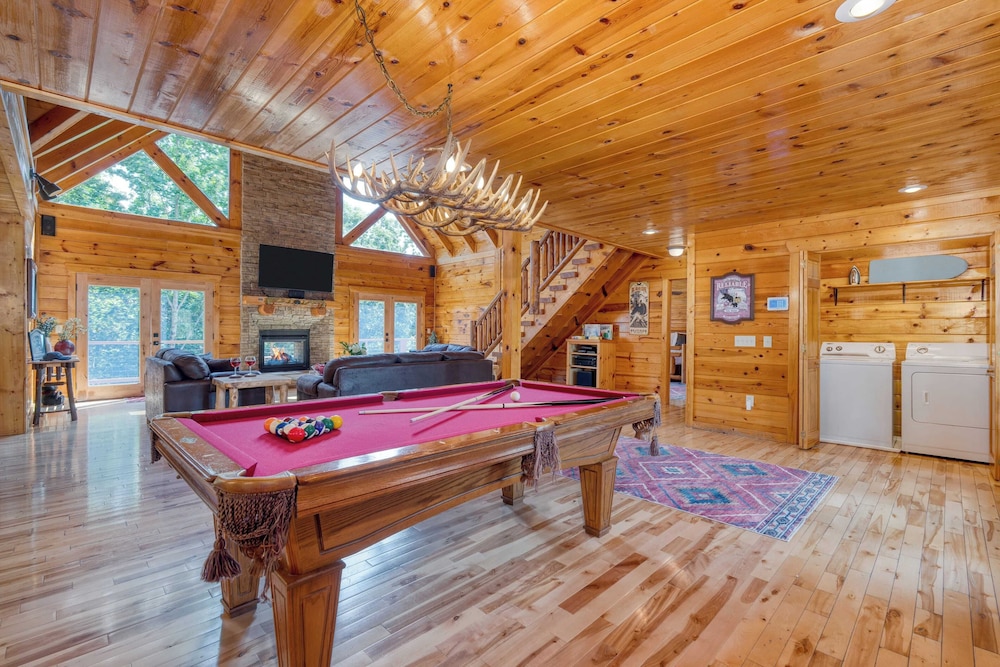 Sleeps 26, 2 Homes Theater Room, Game Room, Hot Tub, Smoky Mountain Views