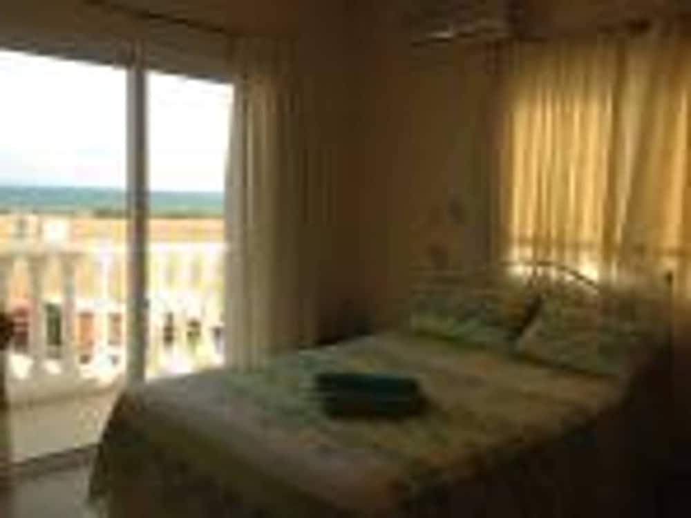 Cosy Carolyn Villa in Ayia Thekla view 2