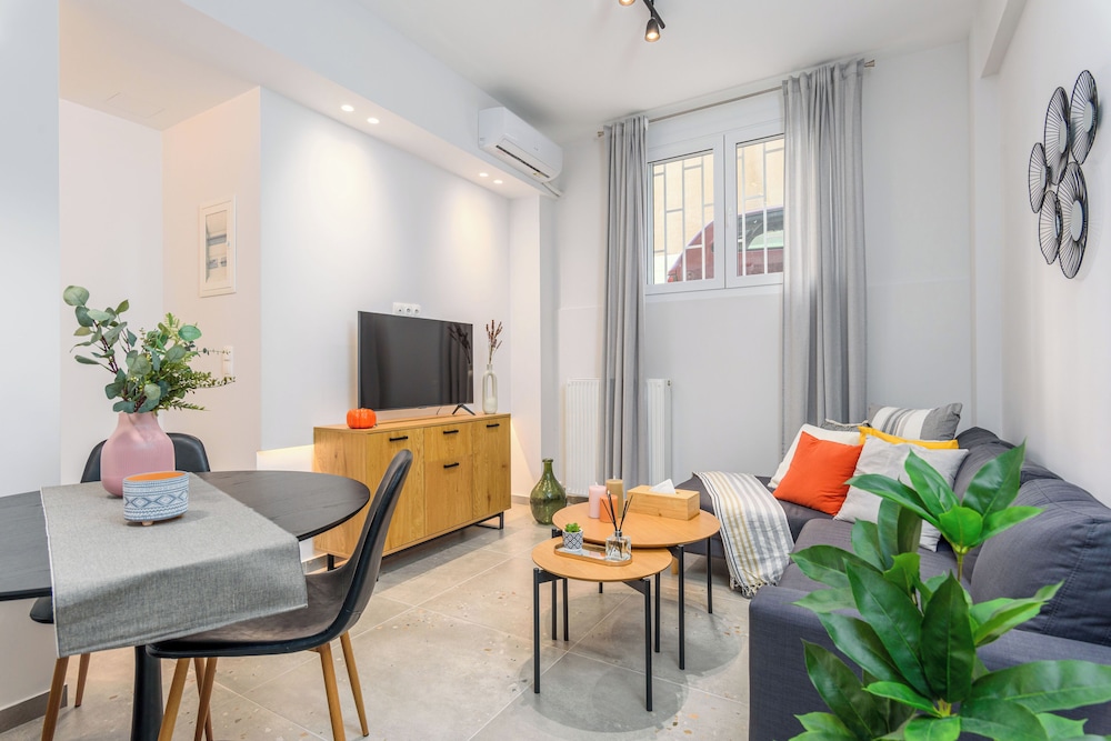 Penelope's Charming 2-BR Apt in Athens