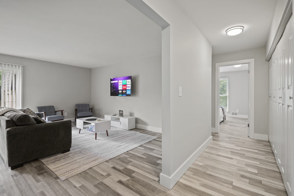 2BR Stay Close to Downtown
