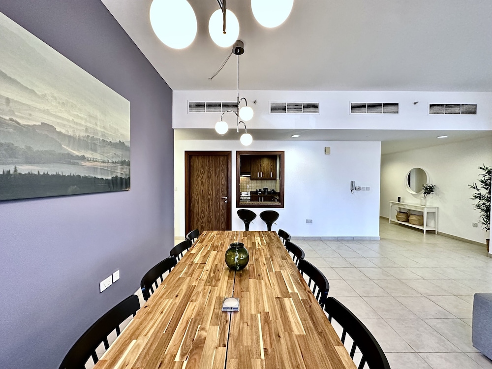 Lux BnB Executive Tower Business Bay