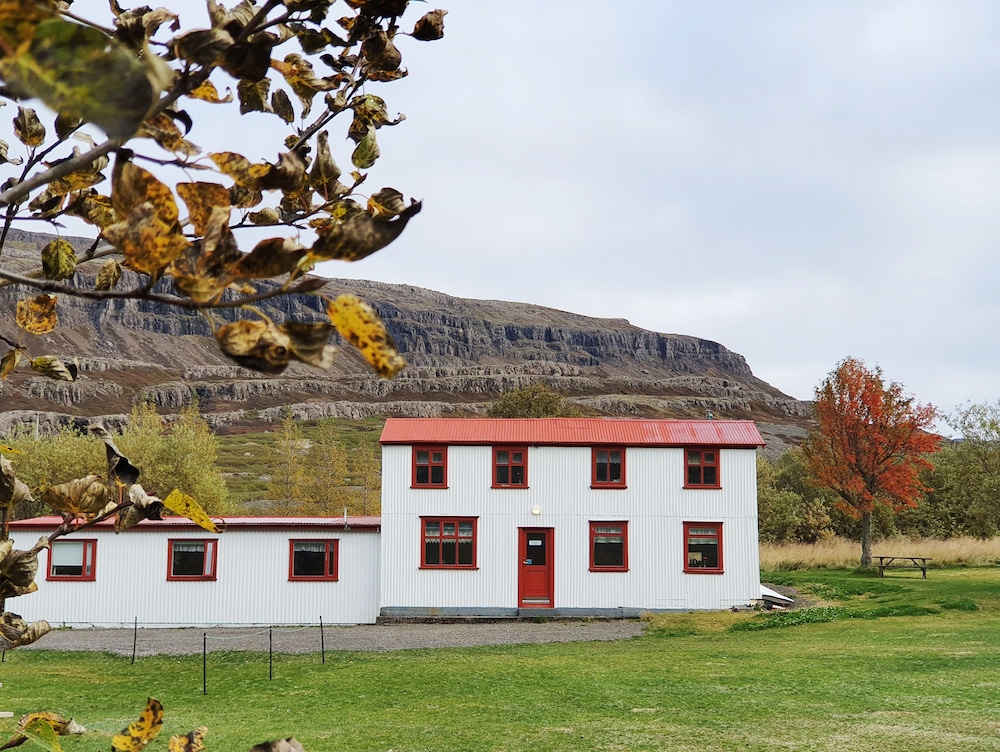 Fossardalur Guesthouse - Hostel