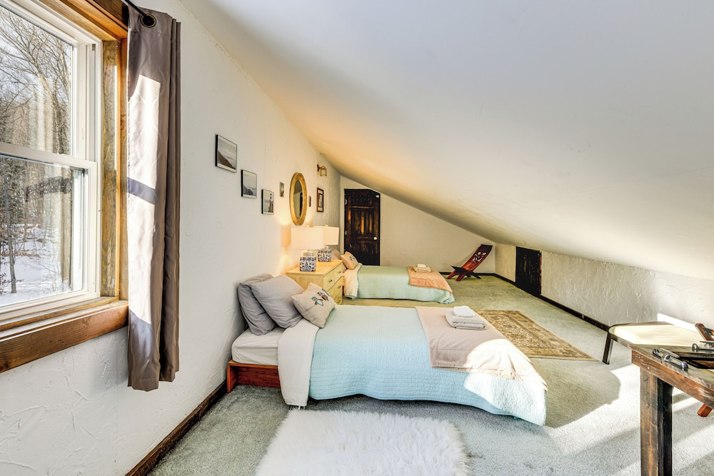 11 Mi to Sugarbush: Eclectic Ski House w/ Hot Tub!