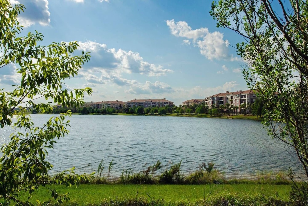 Stylish and Accessible in Vista Cay With Lake View - 3bd/2ba Condo 3vc114