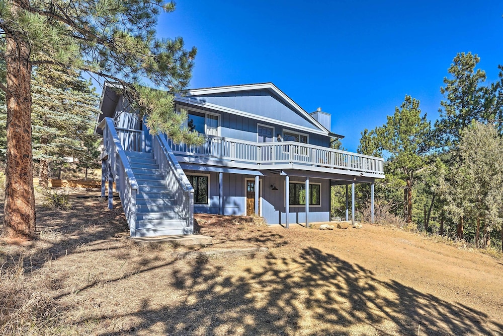 Luxe Updated Home w/ Grill + Hot Tub: 4 Mi to Rmnp view 3