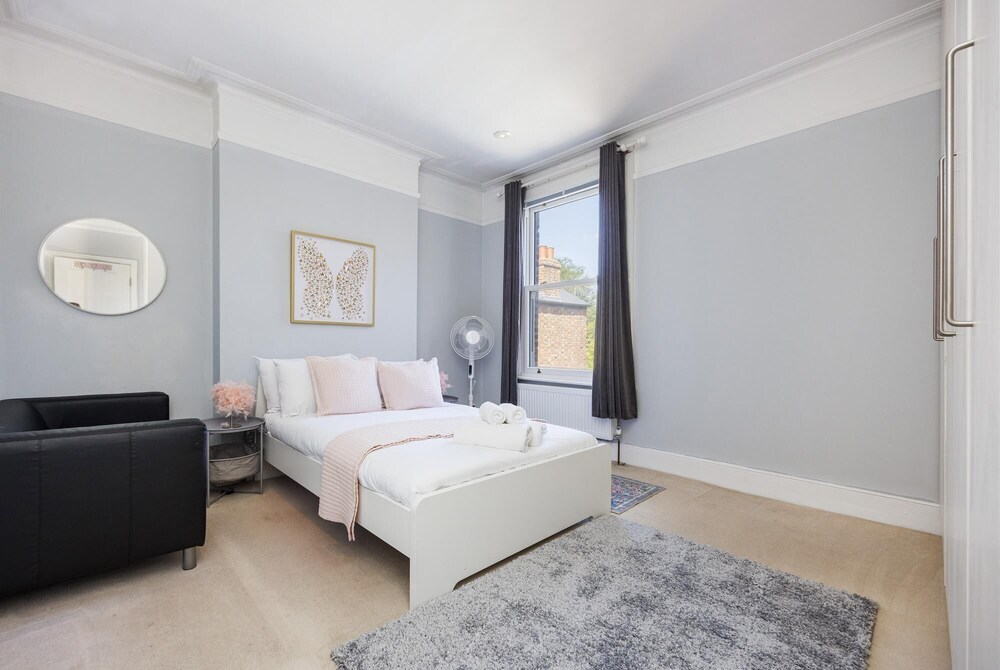 London House Sleeps 12 Free Parking Wifi