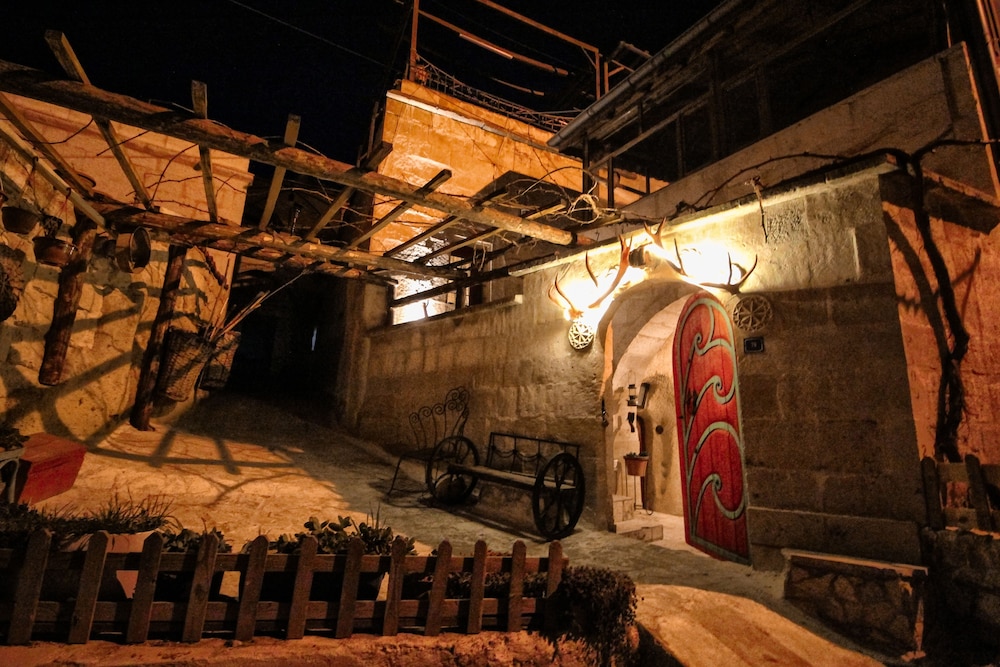 Patisca Cave House view 4