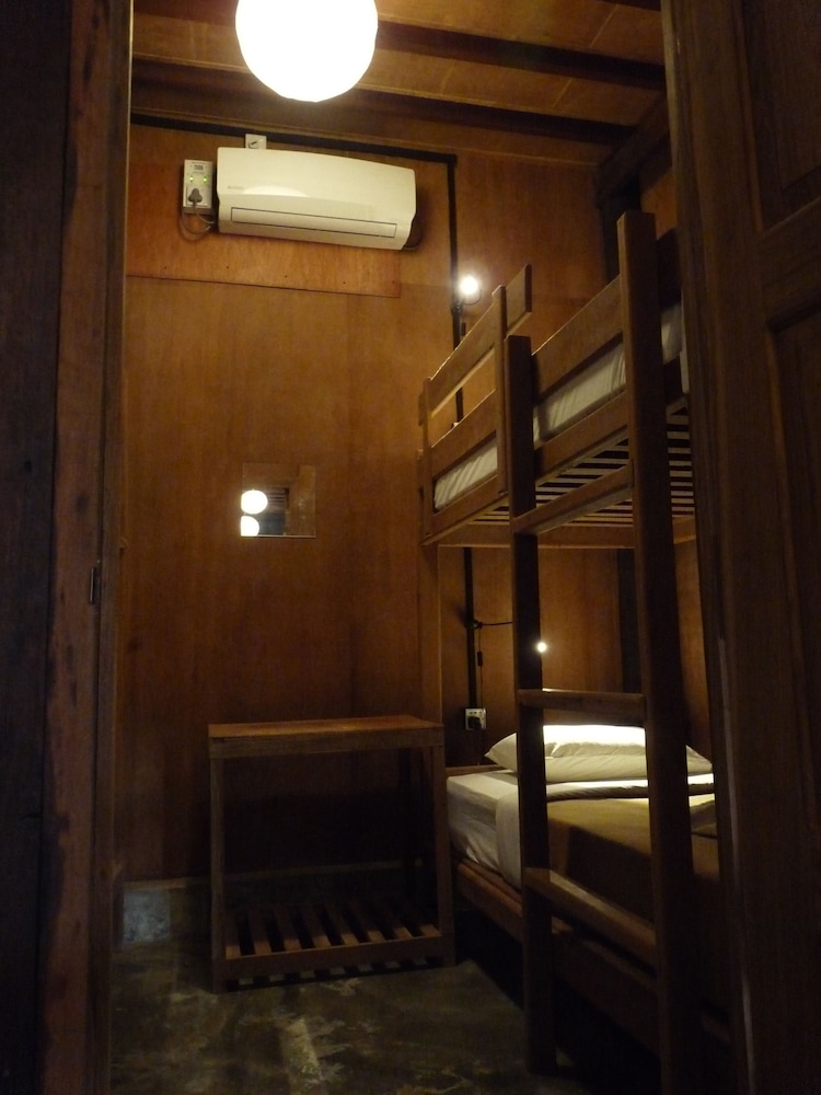 Hardwood Lodge - Hostel