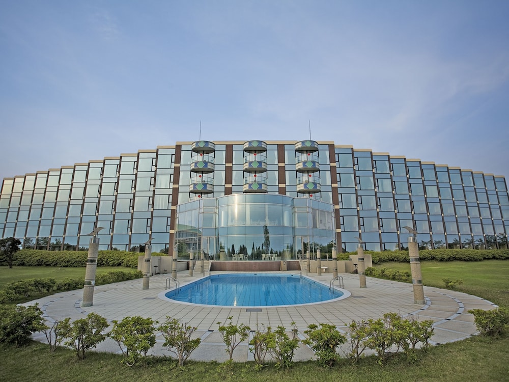 Hotel Spring Golf & Art Resort Awaji - Image 1