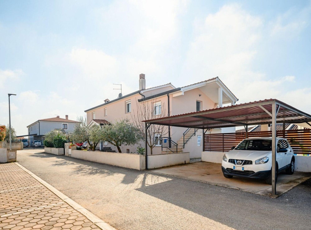 Beautiful Apartment With Parking Space