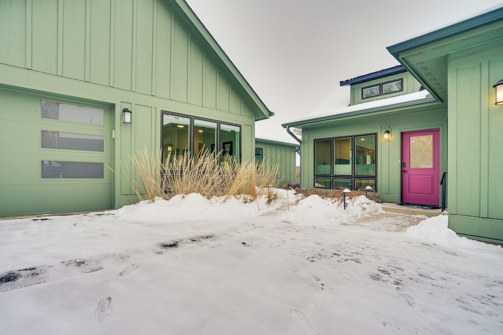 < 1 Mi to Carleton College: Wfh-friendly Apartment