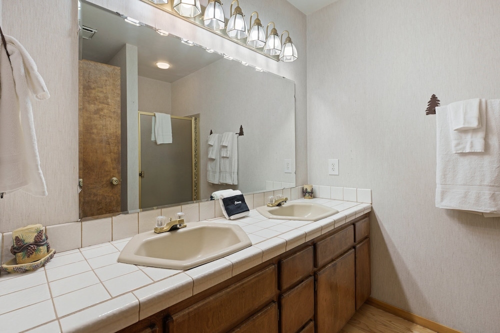 Poplar 35 5 Bedroom Home