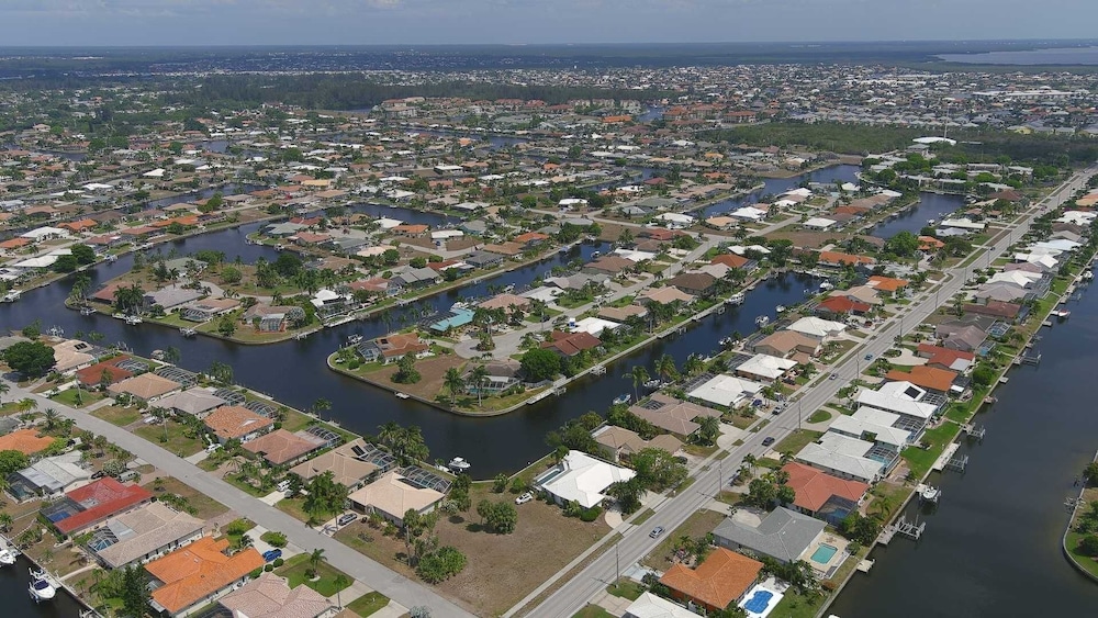Punta Gorda Isles 3 Bedroom Private Pool+Spa Home on Canal 3 Home