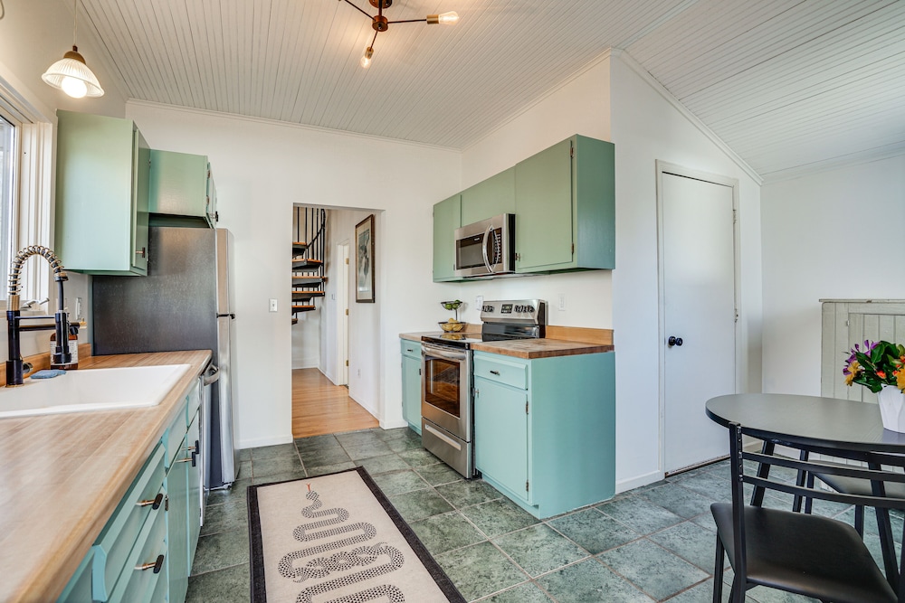 Saint Paul Vacation Rental Near Shopping & Dining!