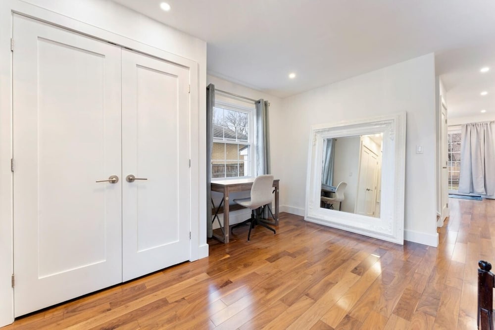 Spacious 2bdrm Home in Burlington