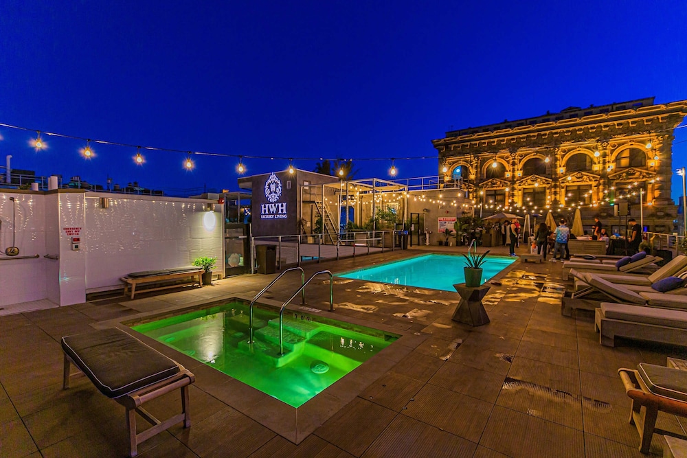 Stylish XL 2br/2ba At HWH by Oneluxstay