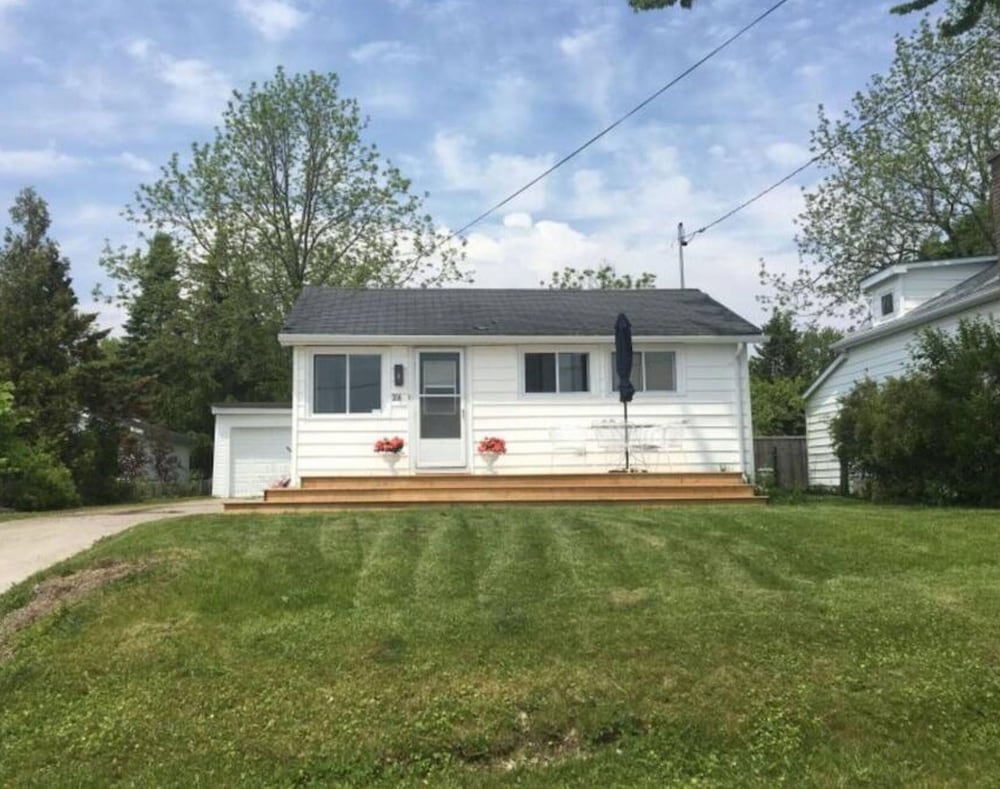 The Viv - Cottage With Views of Lake Ontario - Image 1