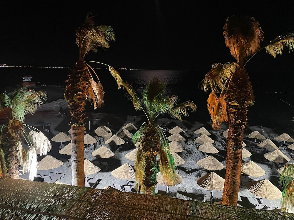 Grand Cennet Beach Hotel