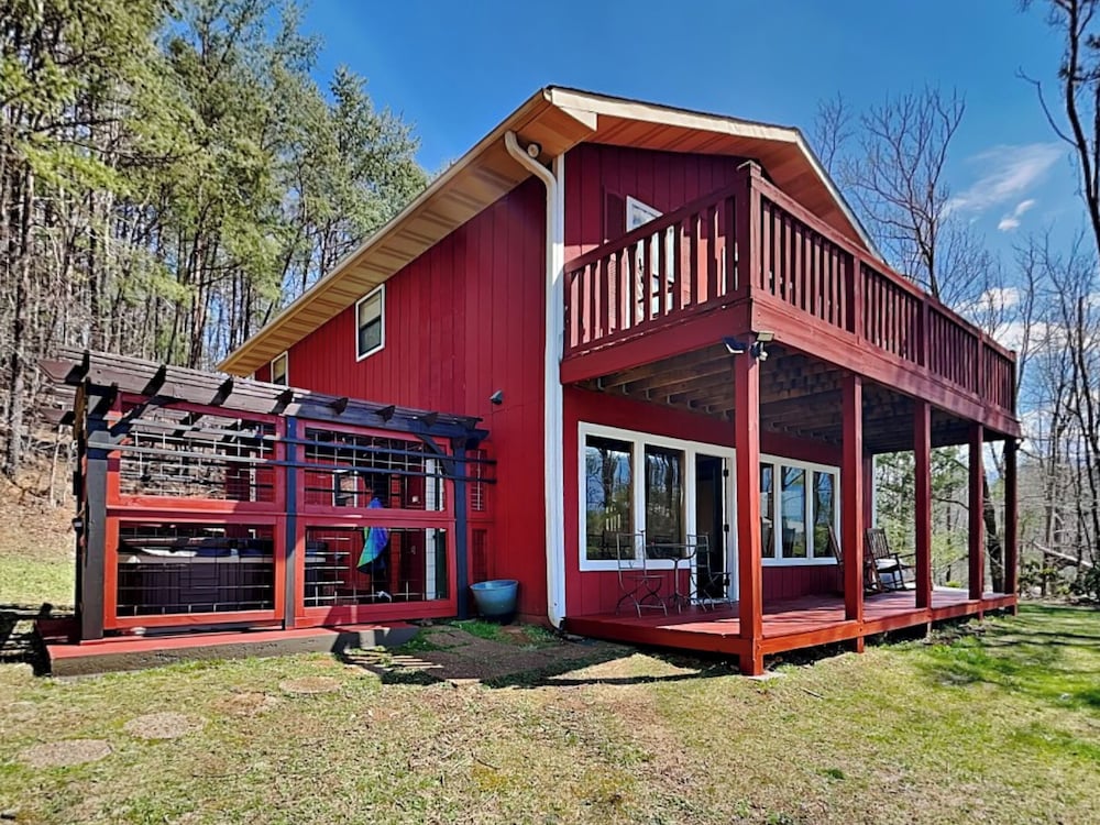 Honey Bear Hideaway by Jackson Mountain Rentals