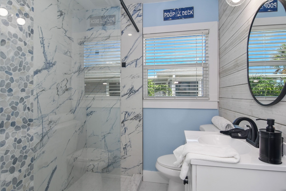 1 Mi to Fort Myers Beach Access! Chic Coastal Home