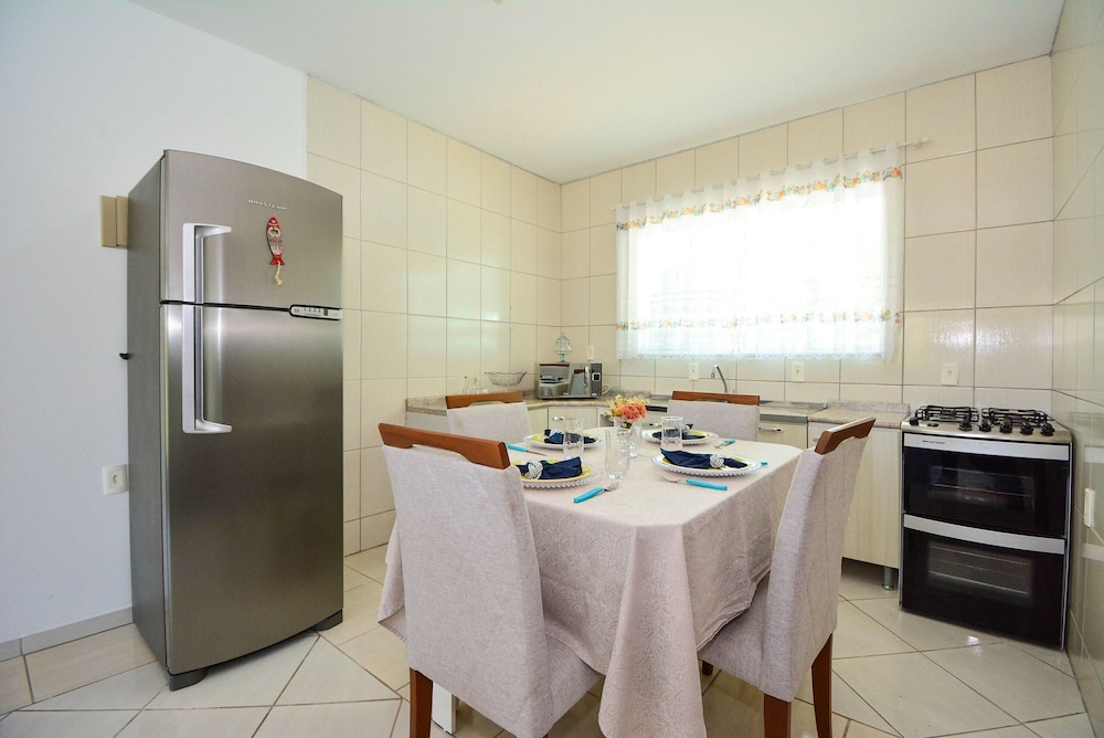 Casa com piscina a 250m da Praia PLH006
