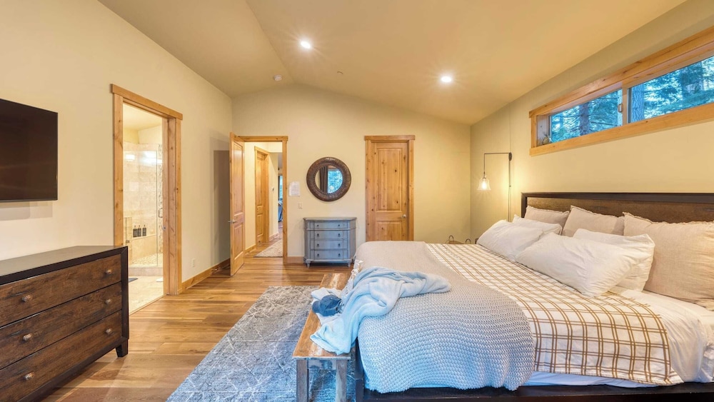 Cozy Tahoe Retreat w/ Hot Tub, Movie Room & Forest Views Tahoma Getaway by Avantstay