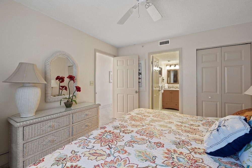 Pelican Beach 1406 1 Bedroom Condo by Pelican Beach Management view 3