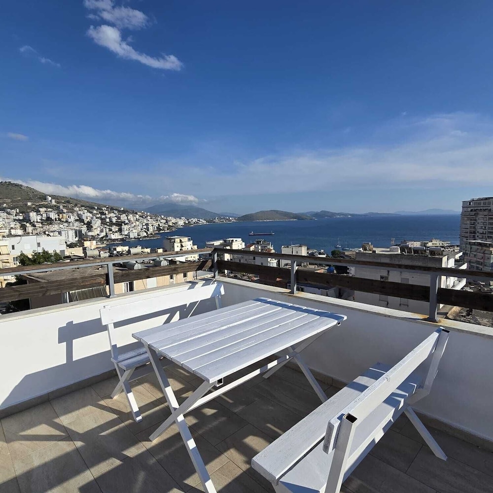 Lazy Roo Hostel Saranda