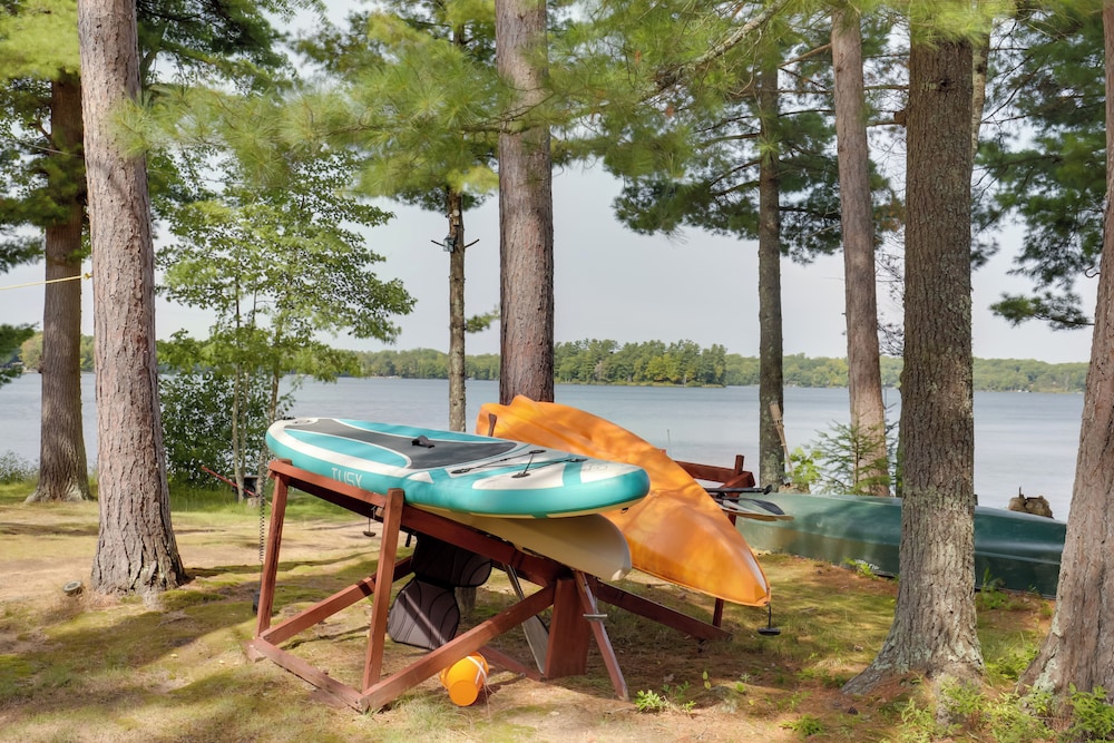 Paddle, Play & Relax: Home w/ Pioneer Lake Access!