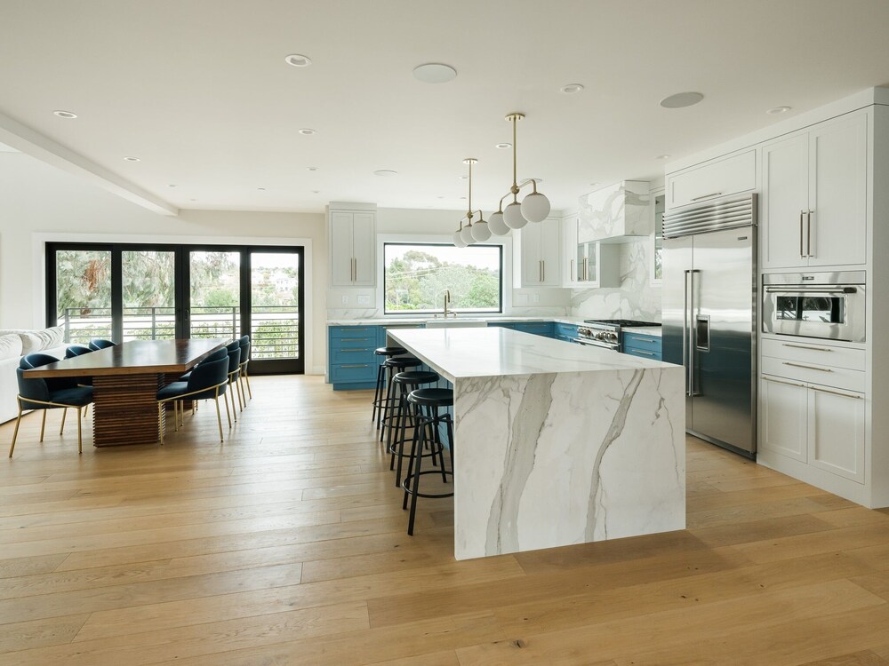 Modern Luxury Retreat 4 Bedroom Home by RedAwning view 4