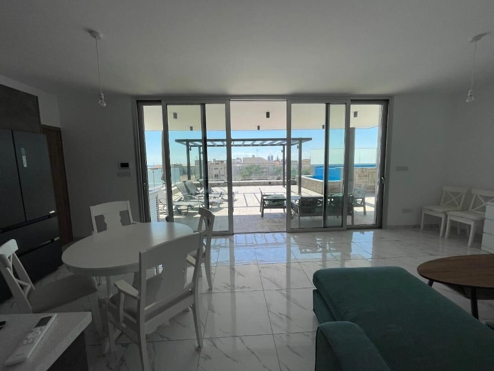 Happy Penthouse Limassol view 3