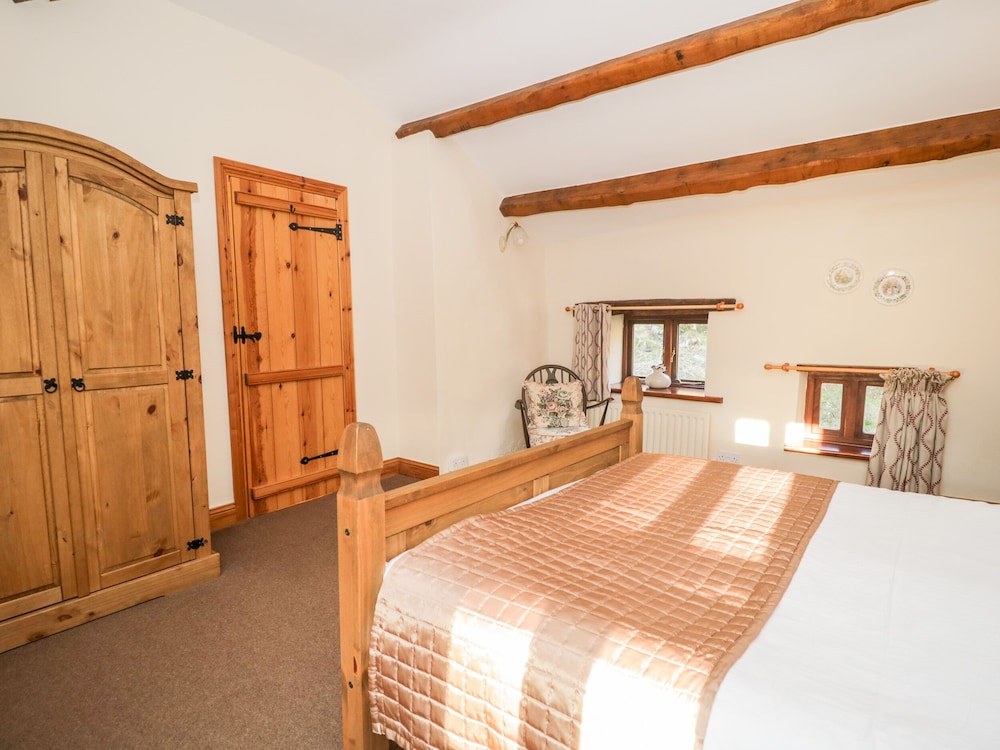 Stable End Cottage view 3