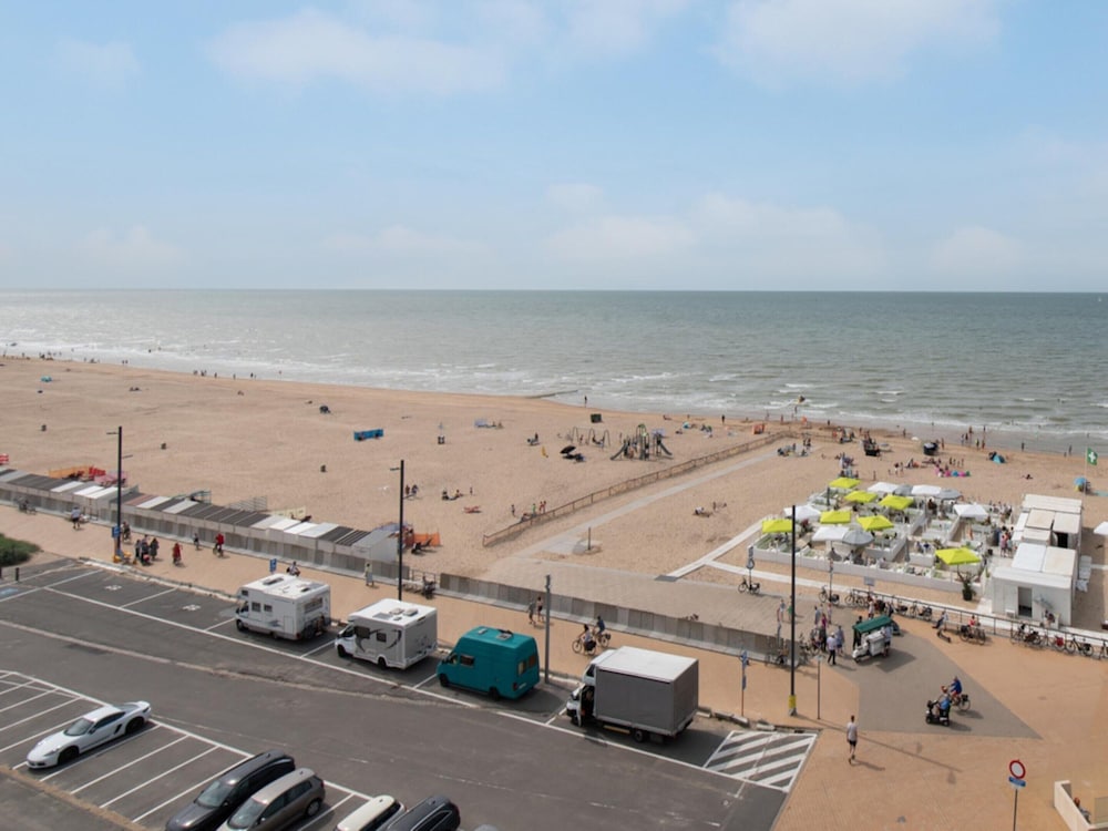 Apartment With Terrace and sea View in Mariakerke